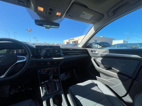 Used 2025 Volkswagen Jetta SE image 35