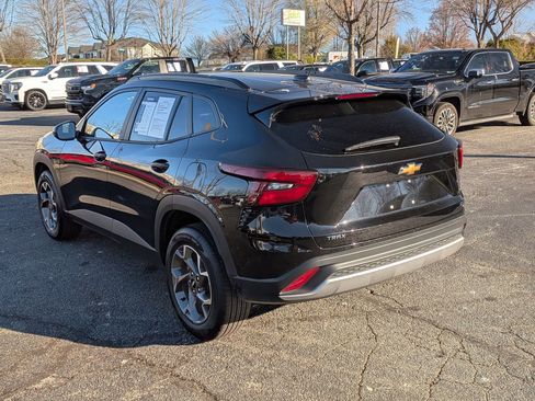 Used 2025 Chevrolet Trax LT w/ LT Convenience Package image 7