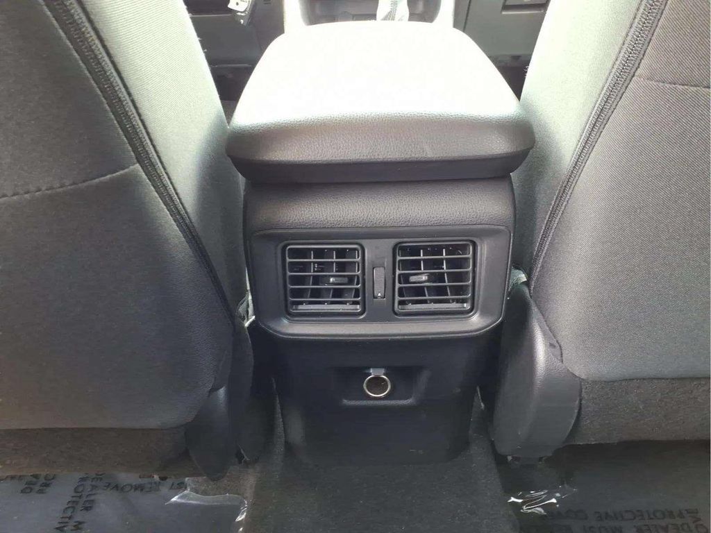 Used 2025 Toyota RAV4 LE AWD/4WD image 18