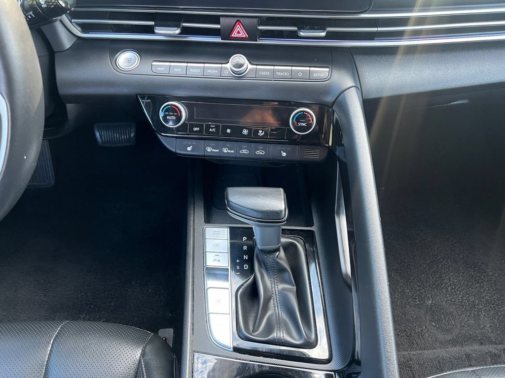 Used 2024 Hyundai Elantra Limited FWD image 15