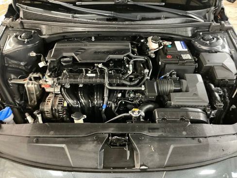 Used 2021 Hyundai Elantra SEL w/ Convenience + Premium Package image 10