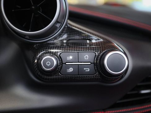 Used 2021 Ferrari F8 Tributo RWD image 37
