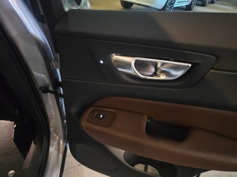 Certified 2023 Volvo XC60 B5 Plus w/ Climate Package image 10