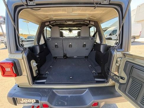 New 2025 Jeep Wrangler Unlimited Rubicon w/ XTREMEE 35" Tire Package image 23