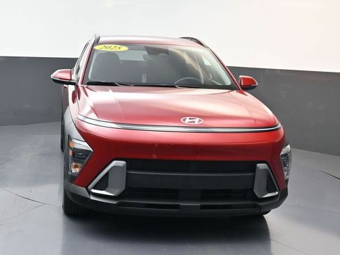 Certified 2025 Hyundai Kona SEL FWD image 9