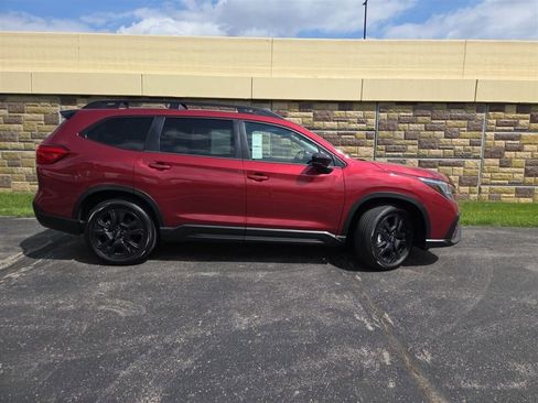 Used 2024 Subaru Ascent Onyx Edition AWD/4WD image 2