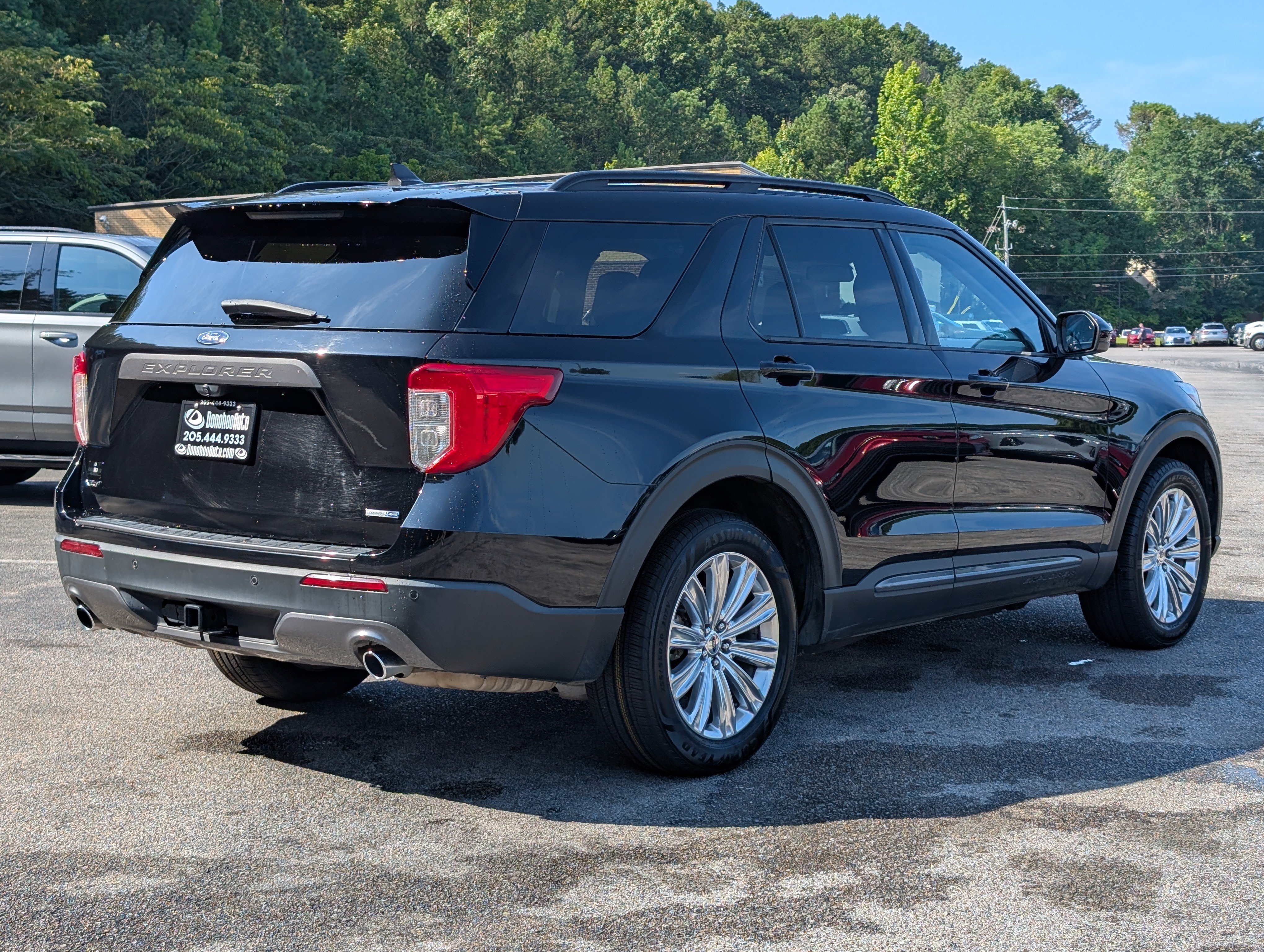Used 2022 Ford Explorer XLT w/ Equipment Group 202A AWD/4WD image 9
