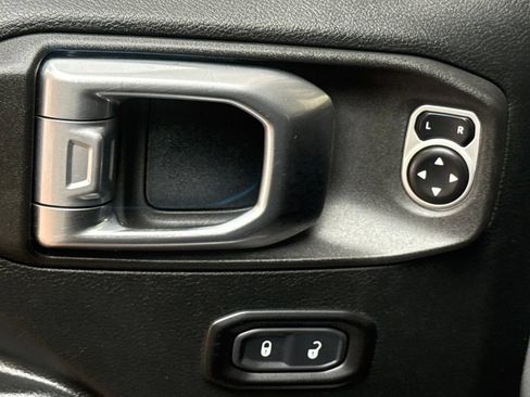 Used 2019 Jeep Wrangler Unlimited Rubicon AWD/4WD image 21