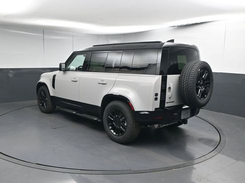 Used 2026 Land Rover Defender 110 X-Dynamic SE AWD/4WD image 21