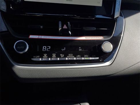 Used 2025 Toyota Corolla LE image 21