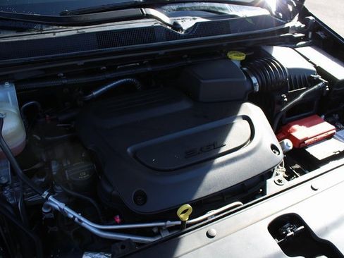 Used 2022 Chrysler Pacifica Touring-L image 12