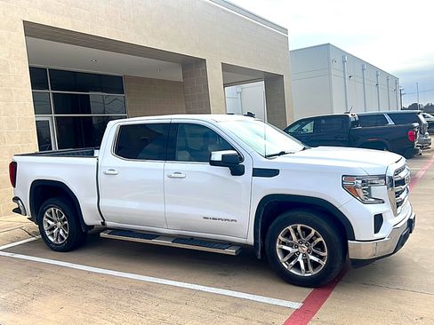 Used 2020 GMC Sierra 1500 SLE w/ SLE Value Package image 4