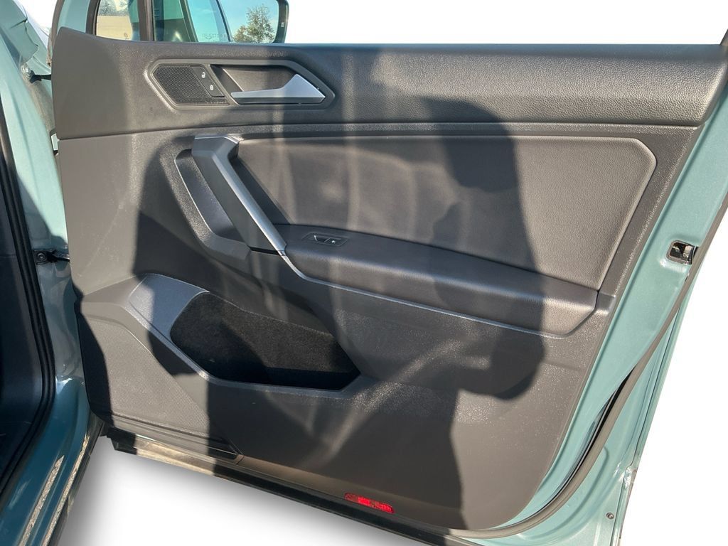 Used 2019 Volkswagen Tiguan SE FWD image 17