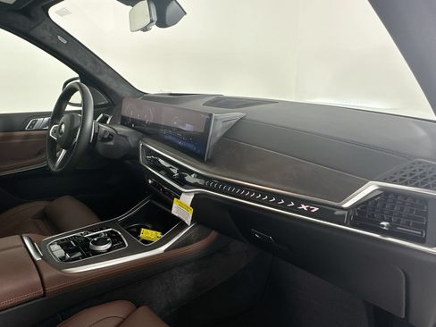 Used 2026 BMW X7 xDrive40i w/ M Sport Package AWD/4WD image 48