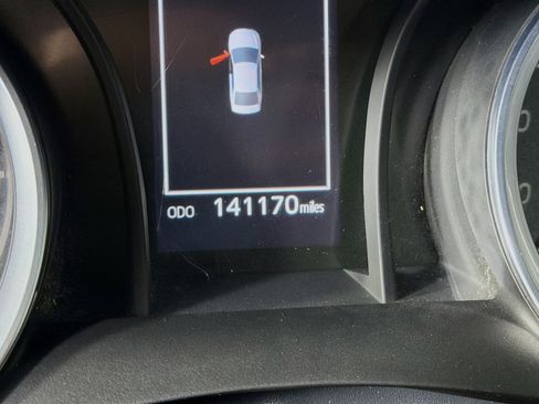 Used 2018 Toyota Camry LE FWD image 19