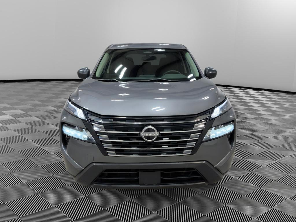 Used 2024 Nissan Rogue S FWD image 2