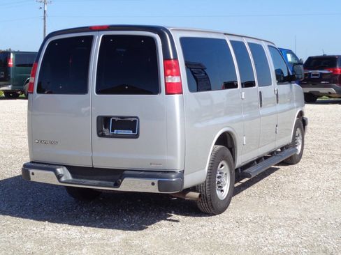 Used 2018 Chevrolet Express 2500 LT w/ LT Preferred Equipment Group image 7