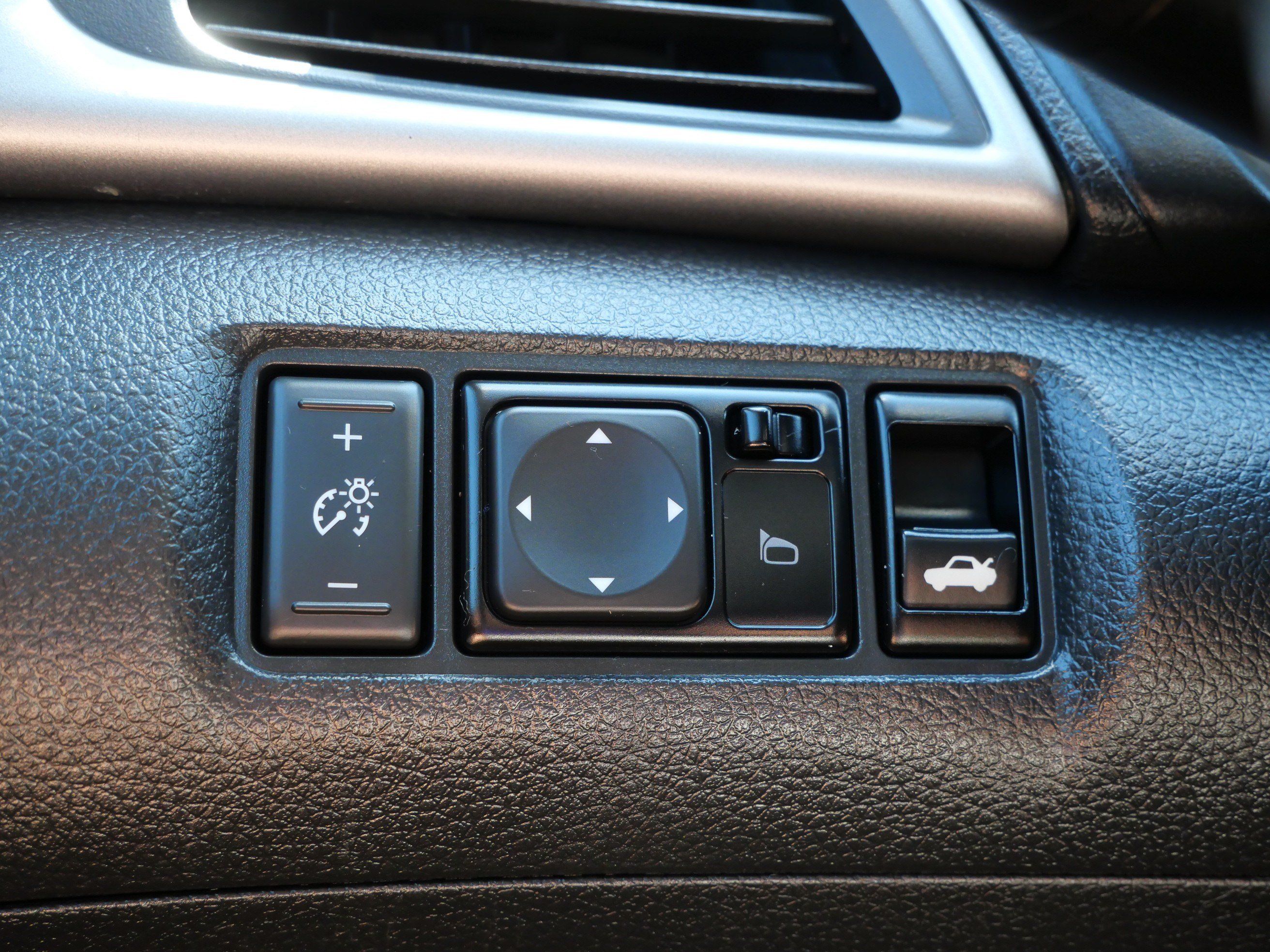 Used 2015 Nissan Sentra SV FWD image 26