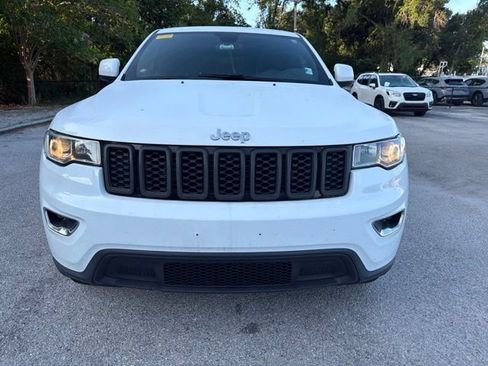 Used 2018 Jeep Grand Cherokee Laredo AWD/4WD image 5