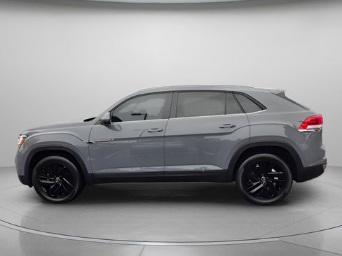 Used 2021 Volkswagen Atlas Cross Sport SE FWD image 2