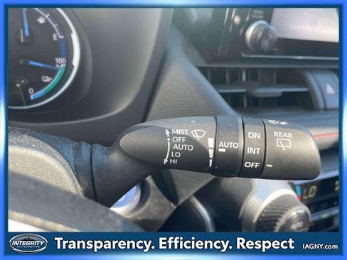 Used 2021 Toyota RAV4 SE image 25