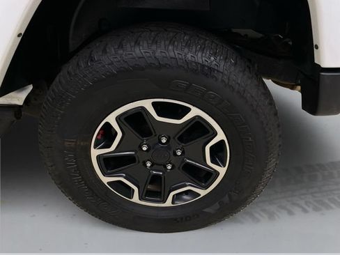 Used 2015 Jeep Wrangler Unlimited Rubicon AWD/4WD image 18