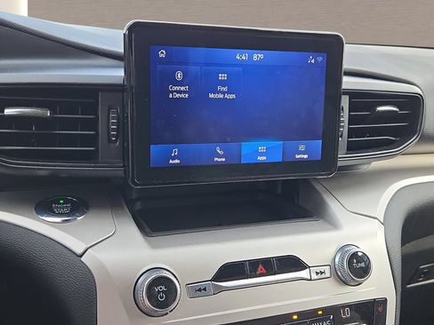Used 2021 Ford Explorer XLT RWD image 28