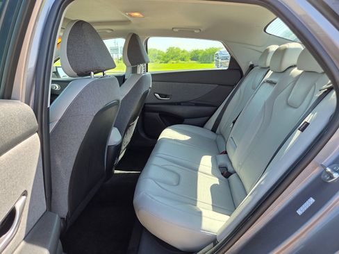Used 2024 Hyundai Elantra Limited FWD image 14