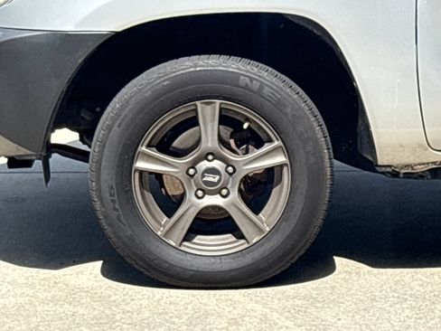 Used 2012 Toyota Tacoma 2WD Regular Cab image 12