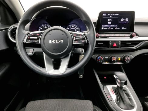 Used 2024 Kia Forte LXS w/ LXS Technology Package FWD image 4