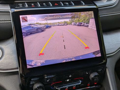 Used 2025 Jeep Grand Cherokee L Limited AWD/4WD image 21