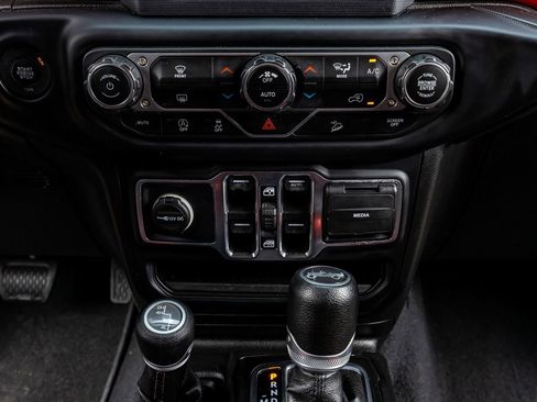 Used 2019 Jeep Wrangler Unlimited Sport S AWD/4WD image 26