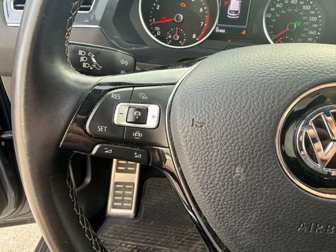 Used 2021 Volkswagen Tiguan SE R-Line image 16