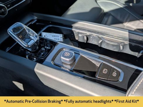 Used 2024 Volvo XC60 T8 Ultimate w/ Protection Package Premier AWD/4WD image 8