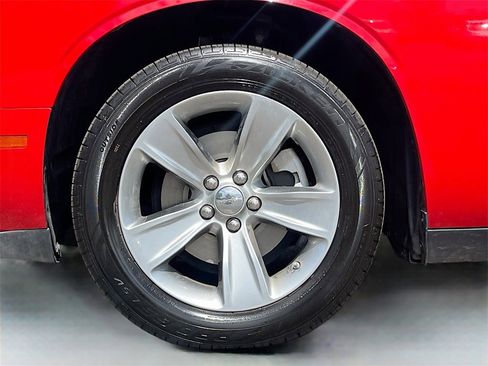 Used 2022 Dodge Challenger SXT image 29