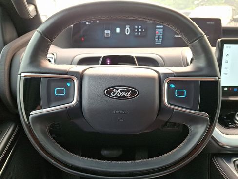 Used 2025 Ford Expedition Platinum w/ Stealth Appearance Package AWD/4WD image 19