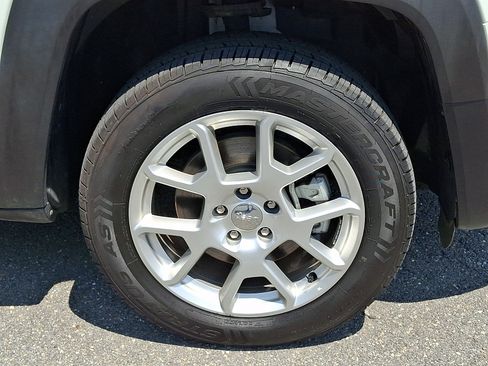 Used 2021 Jeep Renegade Latitude w/ Sun & Sound Group AWD/4WD image 8