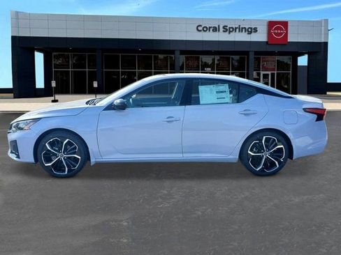 New 2026 Nissan Altima 2.5 SR w/ SR Premium Package FWD image 2