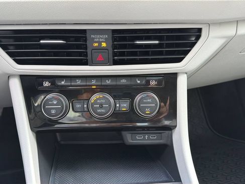 Certified 2024 Volkswagen Jetta SE w/ Panoramic Sunroof Package FWD image 23