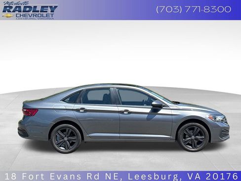 Used 2022 Volkswagen Jetta SE FWD image 7