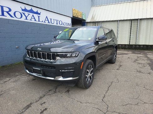 Used 2023 Jeep Grand Cherokee L Limited AWD/4WD image 2