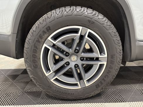 Used 2025 Rivian R1S Adventure AWD/4WD image 12