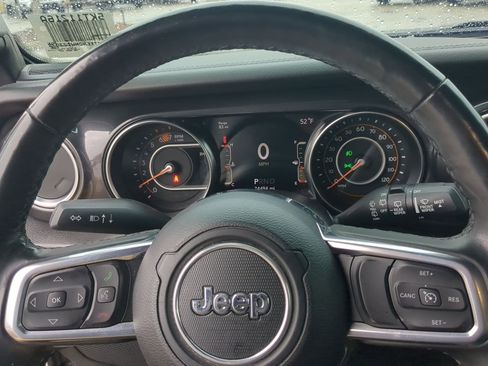 Used 2022 Jeep Wrangler Unlimited Sahara image 13