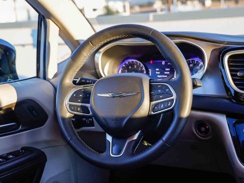 Certified 2024 Chrysler Pacifica Touring-L image 16