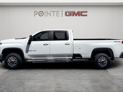 Used 2024 Chevrolet Silverado 2500 LT AWD/4WD image 4
