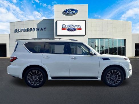 Used 2024 Nissan Armada Platinum w/ Captain's Chairs Package image 5