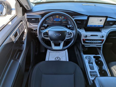 Used 2023 Ford Explorer XLT RWD image 18