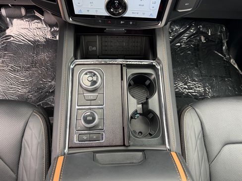 Used 2023 Ford Expedition Platinum AWD/4WD image 39