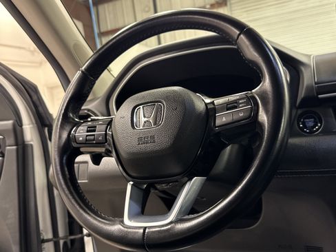 Used 2025 Honda Pilot EX-L image 10