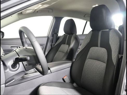 Used 2026 Nissan Sentra SV w/ SV Convenience Package FWD image 7
